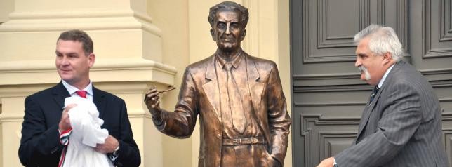 Szent-Györgyi Albert szobra